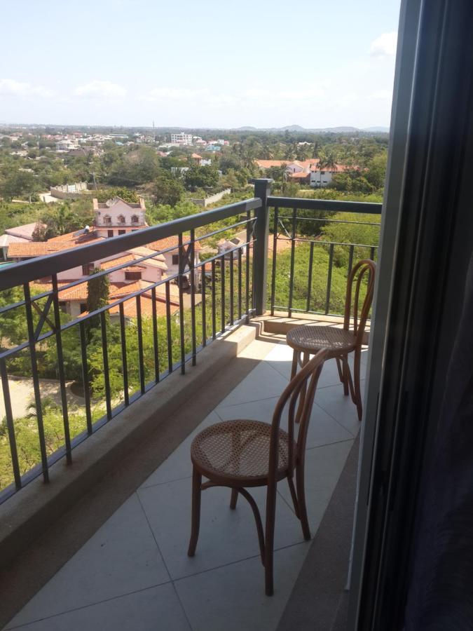 Shanzu Beach Apartment With Stunning Ocean View Mwakirunge Exterior foto