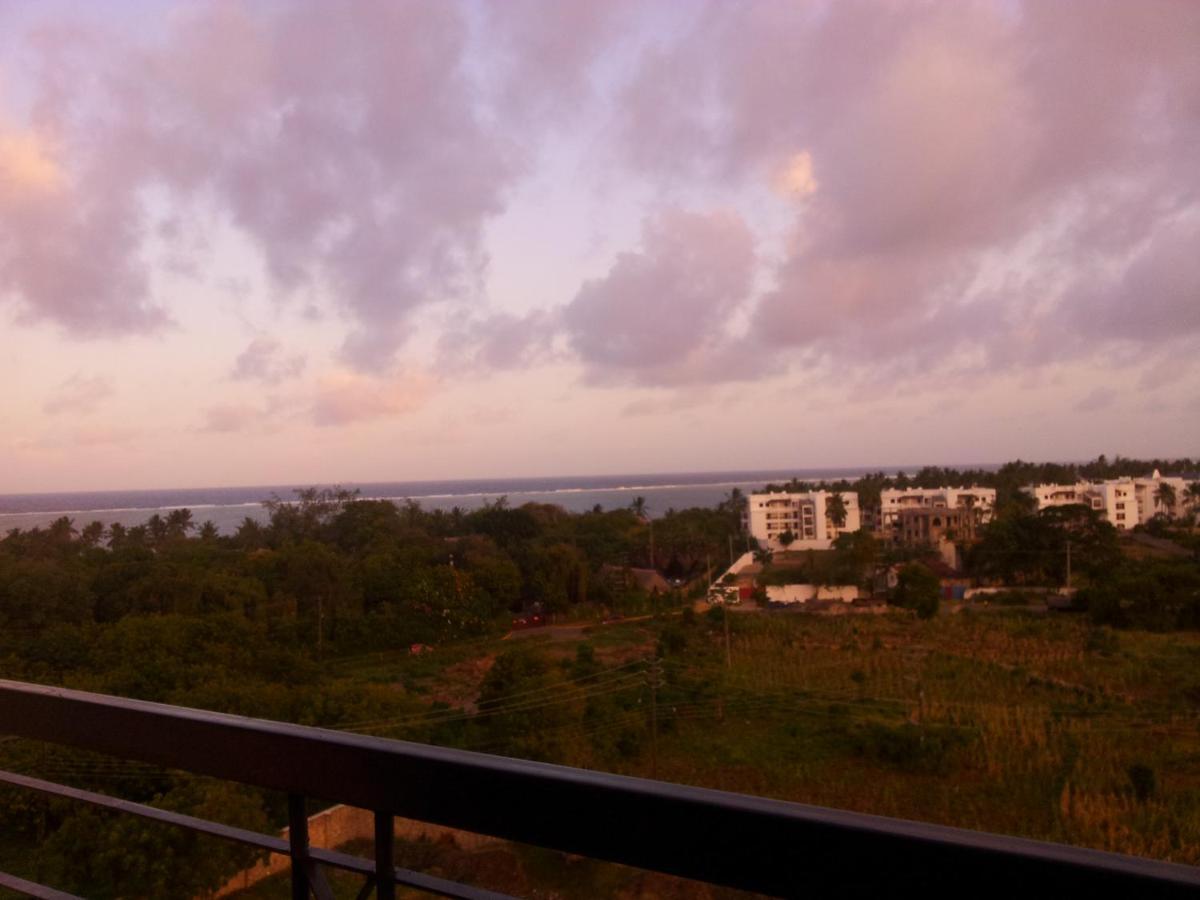 Shanzu Beach Apartment With Stunning Ocean View Mwakirunge Exterior foto