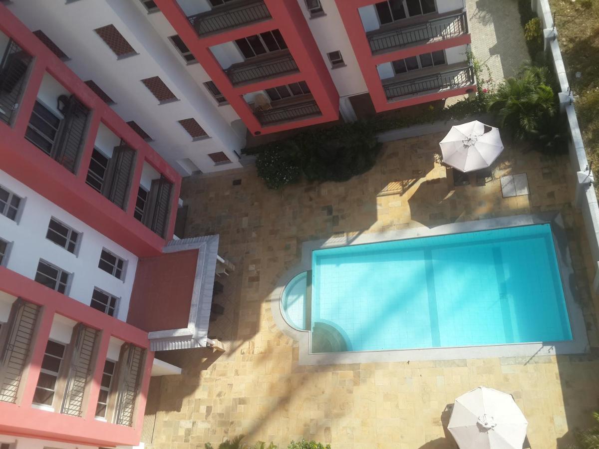 Shanzu Beach Apartment With Stunning Ocean View Mwakirunge Exterior foto