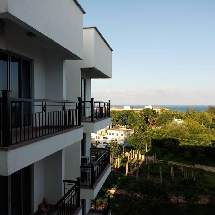 Shanzu Beach Apartment With Stunning Ocean View Mwakirunge Exterior foto