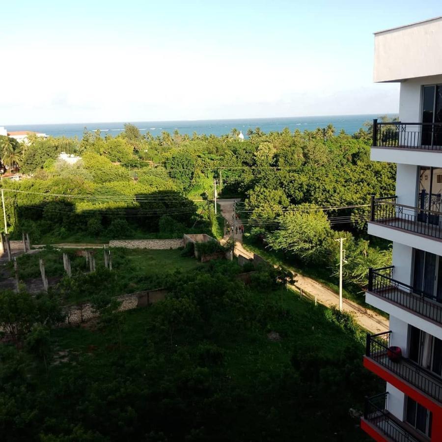 Shanzu Beach Apartment With Stunning Ocean View Mwakirunge Exterior foto