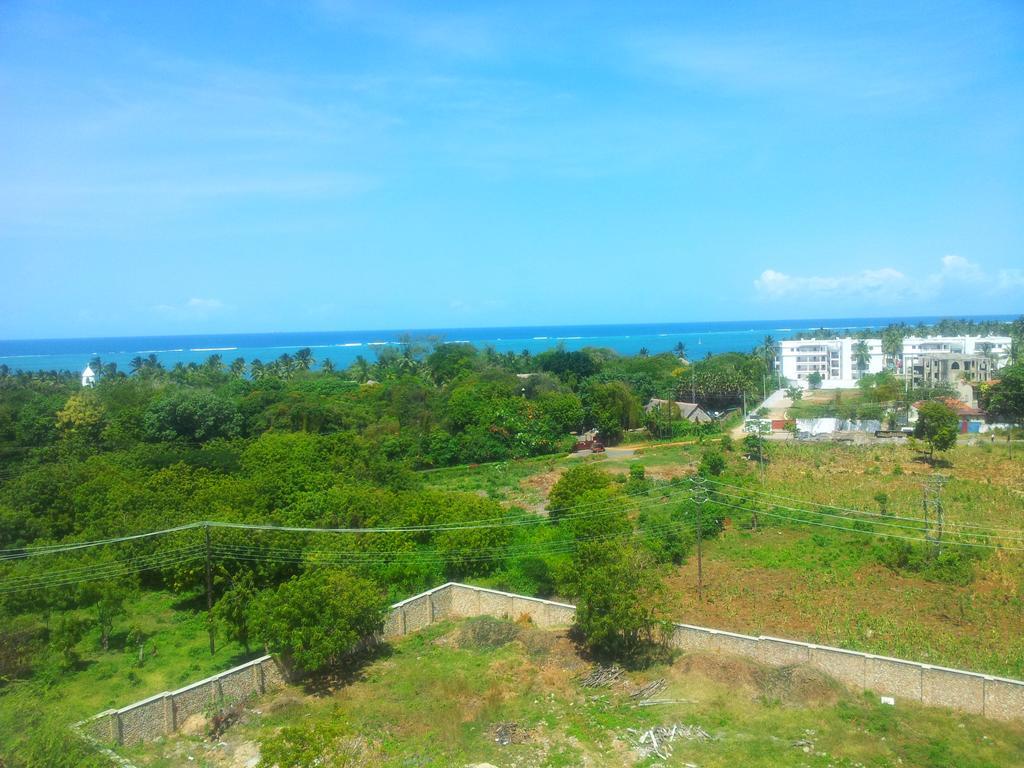 Shanzu Beach Apartment With Stunning Ocean View Mwakirunge Exterior foto